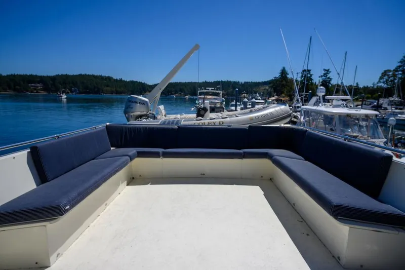 Slide: The Image of Hatteras 72 Flush Deck Cockpit Motor Yacht 1987 - 111