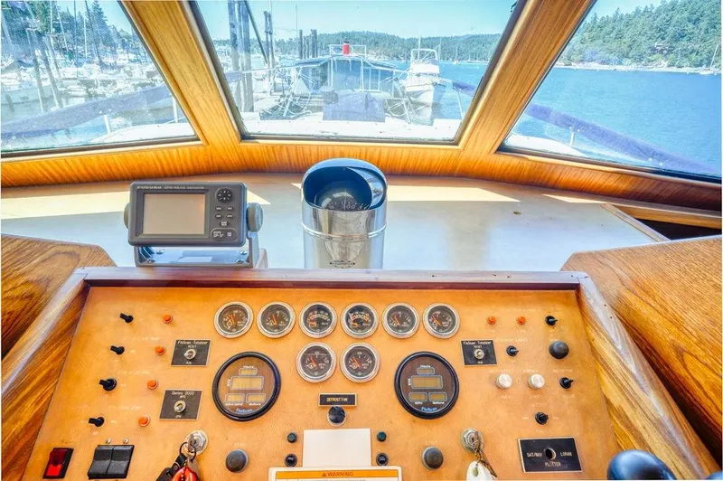 Slide: The Image of Hatteras 72 Flush Deck Cockpit Motor Yacht 1987 - 70