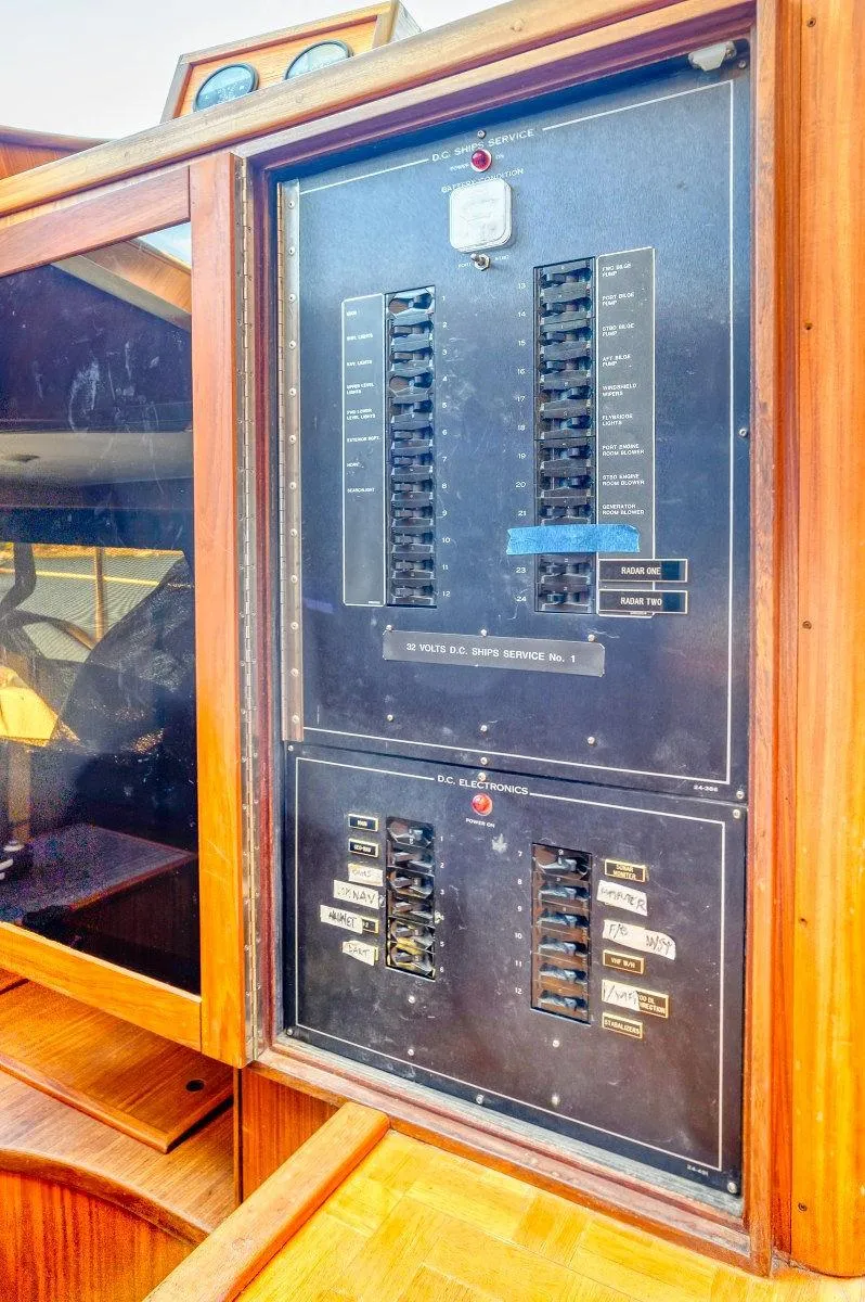 Slide: The Image of Hatteras 72 Flush Deck Cockpit Motor Yacht 1987 - 81