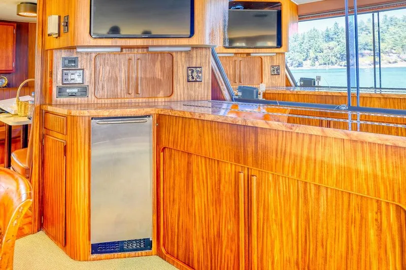 Slide: The Image of Hatteras 72 Flush Deck Cockpit Motor Yacht 1987 - 89