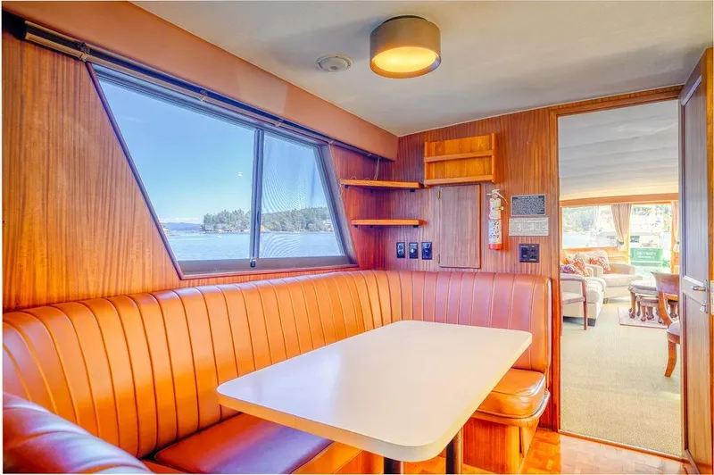 Slide: The Image of Hatteras 72 Flush Deck Cockpit Motor Yacht 1987 - 93