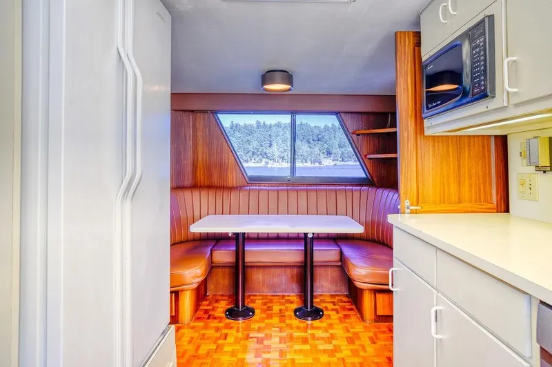 Slide: The Image of Hatteras 72 Flush Deck Cockpit Motor Yacht 1987 - 94