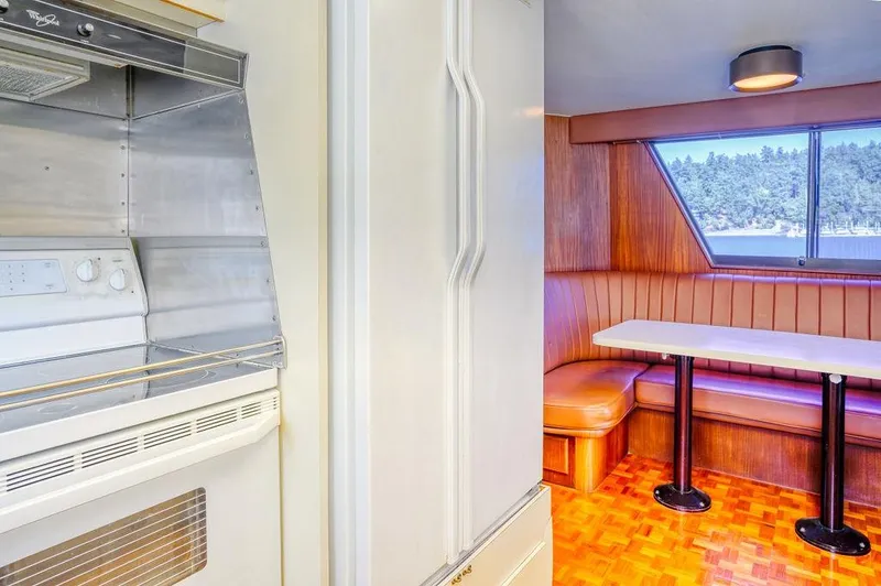 Slide: The Image of Hatteras 72 Flush Deck Cockpit Motor Yacht 1987 - 95