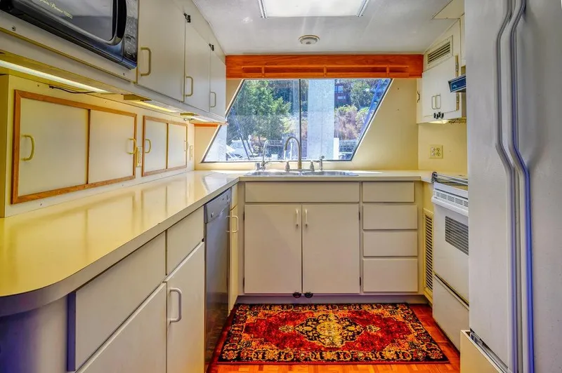 Slide: The Image of Hatteras 72 Flush Deck Cockpit Motor Yacht 1987 - 97