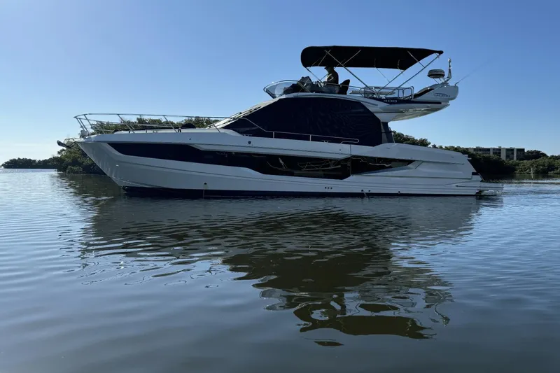 Slide: The Image of Galeon 400 Fly 2025 - 0