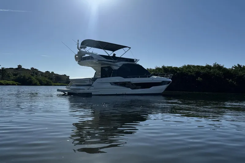 Slide: The Image of Galeon 400 Fly 2025 - 10
