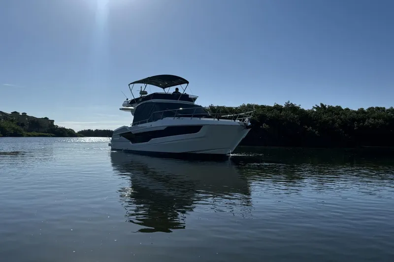 Slide: The Image of Galeon 400 Fly 2025 - 13