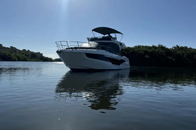 Slide: The Image of Galeon 400 Fly 2025 - 14