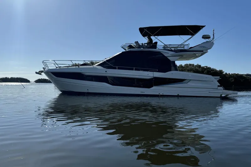 Slide: The Image of Galeon 400 Fly 2025 - 2