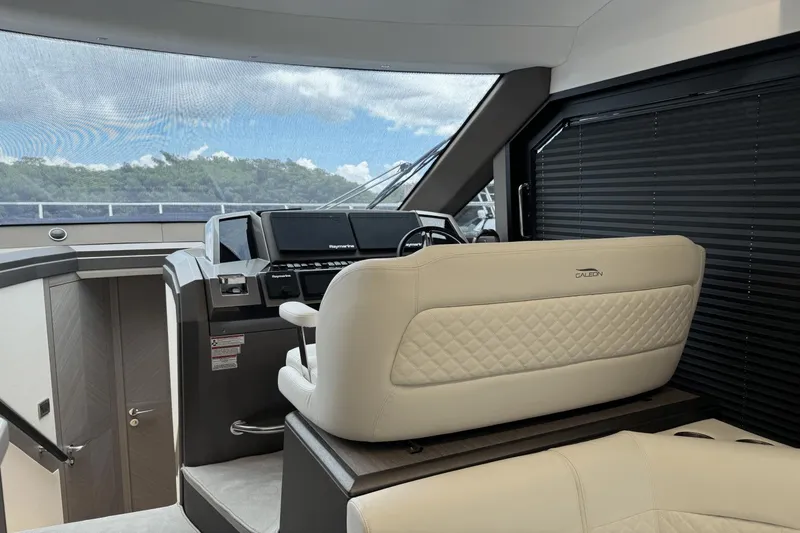 Slide: The Image of Galeon 400 Fly 2025 - 21