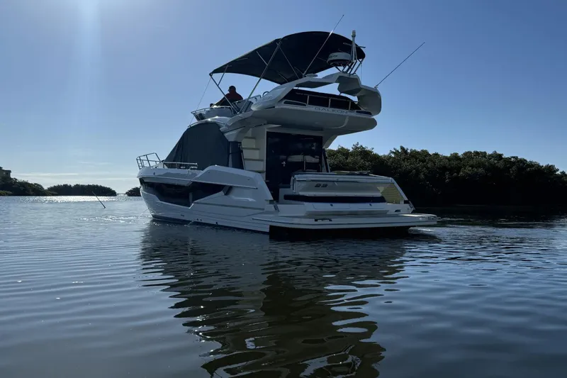 Slide: The Image of Galeon 400 Fly 2025 - 4