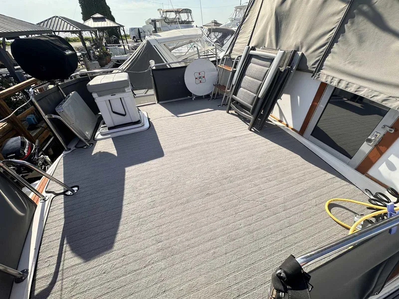 Slide: The Image of 1987 Silverton 40 Double Cabin boat deck with outdoor equipment and seating. - 13