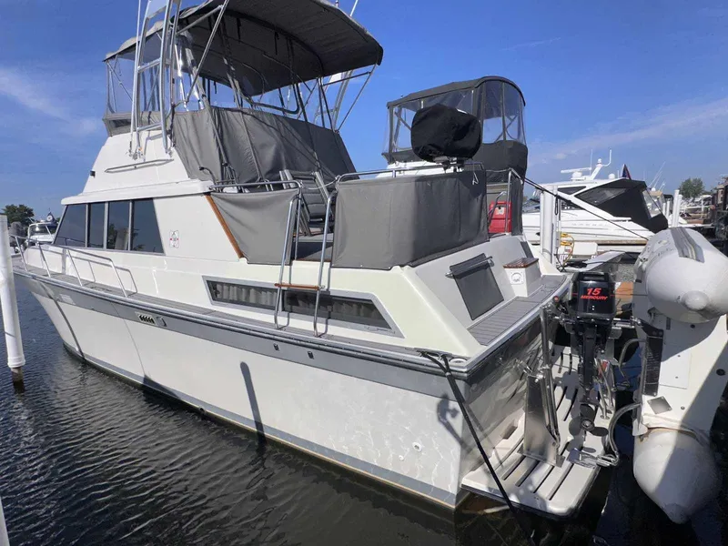 Slide: The Image of 1987 Silverton 40 Double Cabin yacht docked at marina, featuring spacious deck and flybridge. - 2