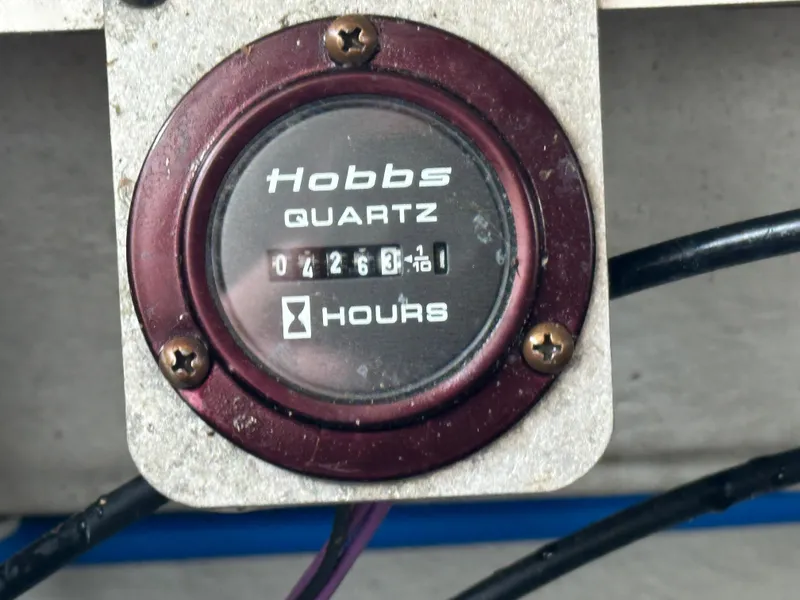 Slide: The Image of Hour meter on a 2003 Four Winns 205 Sundowner boat showing 426.4 hours. - 18