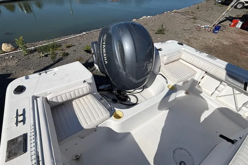 Slide: The Image of 2004 Pro-Line 20 Sport boat with Yamaha outboard engine, docked near water. - 7