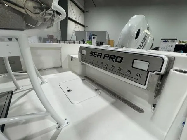 Slide: The Image of Sea Pro 222 Center Console 2025 - 10