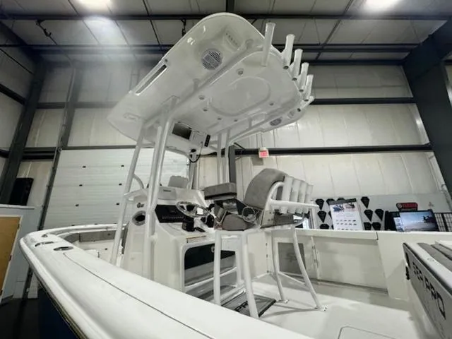 Slide: The Image of Sea Pro 222 Center Console 2025 - 5