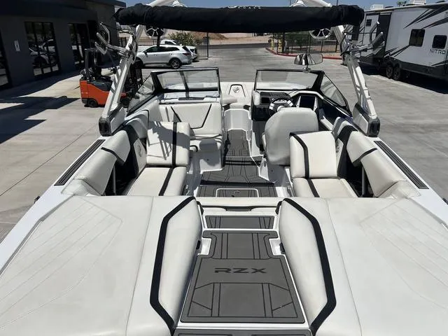 Slide: The Image of Tigé 22RZX 2020 - 10