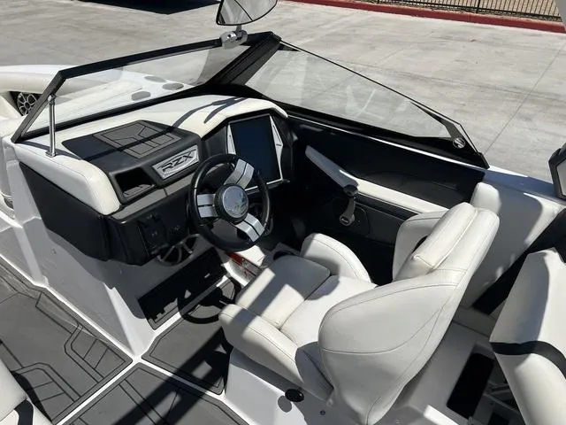 Slide: The Image of Tigé 22RZX 2020 - 12