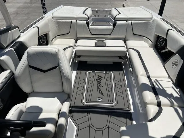 Slide: The Image of Tigé 22RZX 2020 - 9