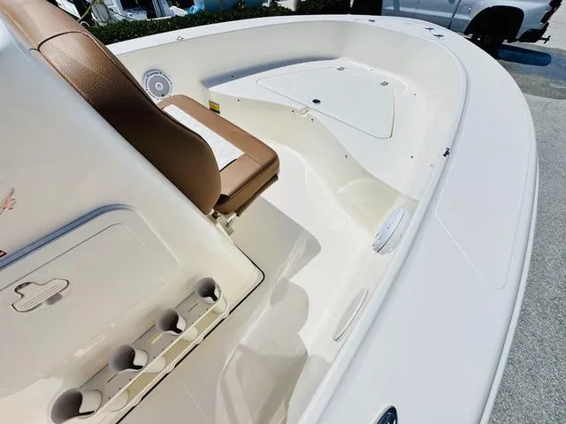 Slide: The Image of Pioneer Sportfish 180 2024 - 13