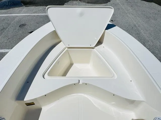 Slide: The Image of Pioneer Sportfish 180 2024 - 14