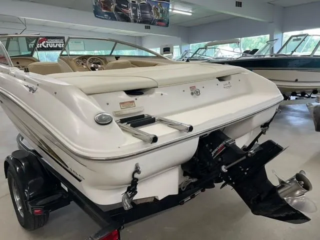 Slide: The Image of 2000 Sea Ray 185 Bow Rider boat in showroom, rear view. - 7