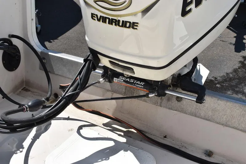 Slide: The Image of 1987 Chris-Craft 213 SeaHawk CC with Evinrude outboard motor and SeaStar hydraulic steering. - 32