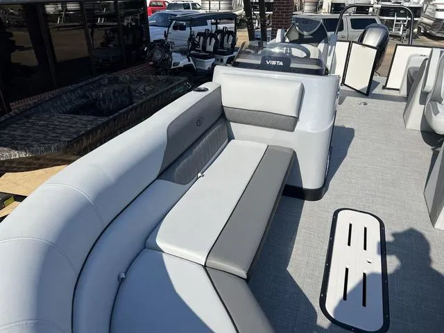 Slide: The Image of Veranda VS22RCT 2025 - 13