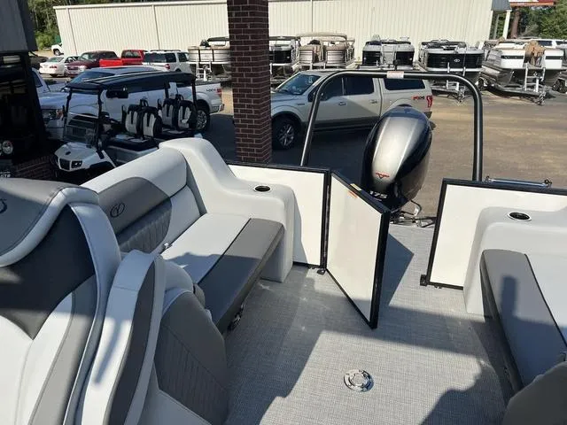 Slide: The Image of Veranda VS22RCT 2025 - 18