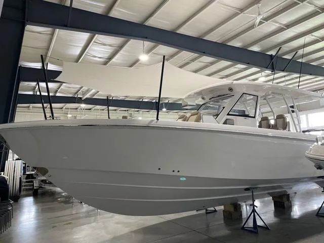 The Image of Everglades 395 Center Console 2024 - 1