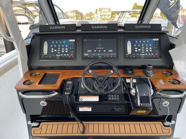 Slide: The Image of Everglades 395 Center Console 2024 - 15