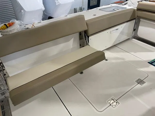 Slide: The Image of Everglades 395 Center Console 2024 - 19