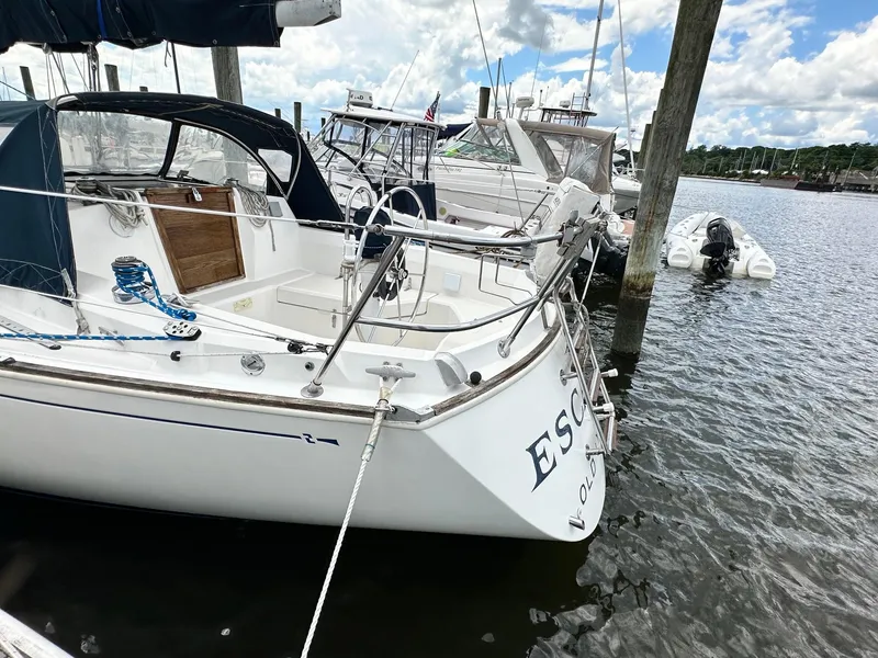 Slide: The Image of 1986 Sabre 30 Sabre MK III sailboat docked at a marina. - 10