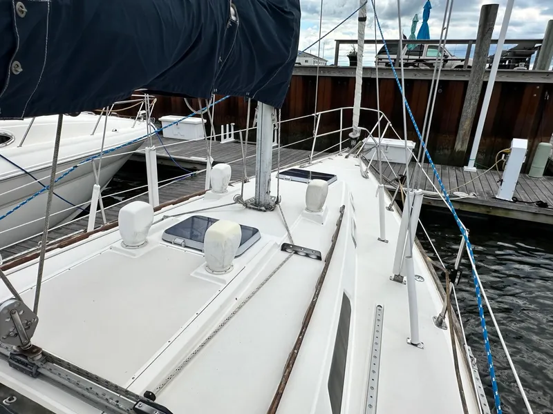 Slide: The Image of 1986 Sabre 30 Sabre MK III sailboat docked at marina. - 5