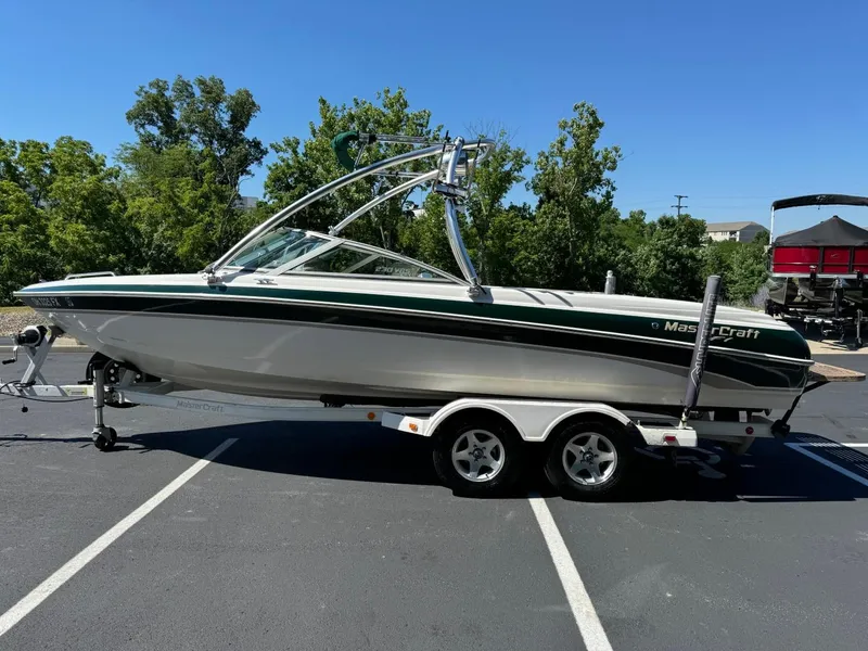 Slide: The Image of 2000 MasterCraft MariStar 230 VRS boat on a trailer in a parking lot. - 6