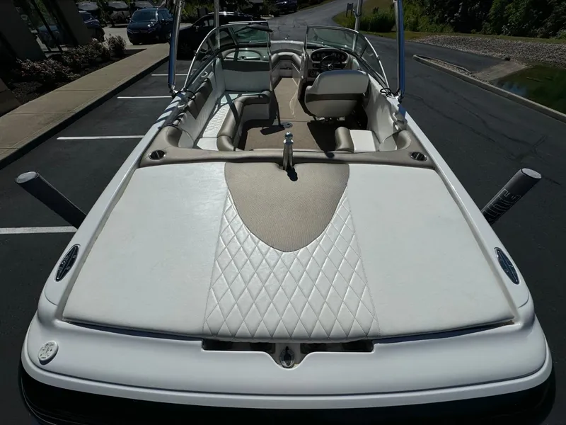 Slide: The Image of 2000 MasterCraft MariStar 230 VRS boat interior with white and beige upholstery. - 8