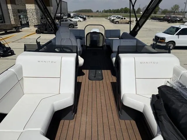 Slide: The Image of Manitou Explore 22 Switchback 2025 - 5