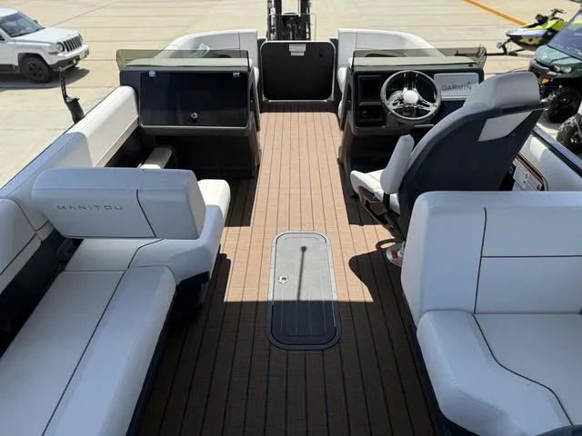 Slide: The Image of Manitou Explore 22 Switchback 2025 - 7