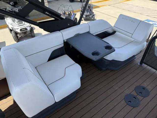 Slide: The Image of Manitou Explore 22 Switchback 2025 - 8