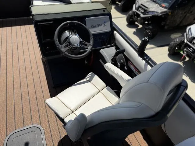 Slide: The Image of Manitou Explore 22 Switchback 2025 - 9