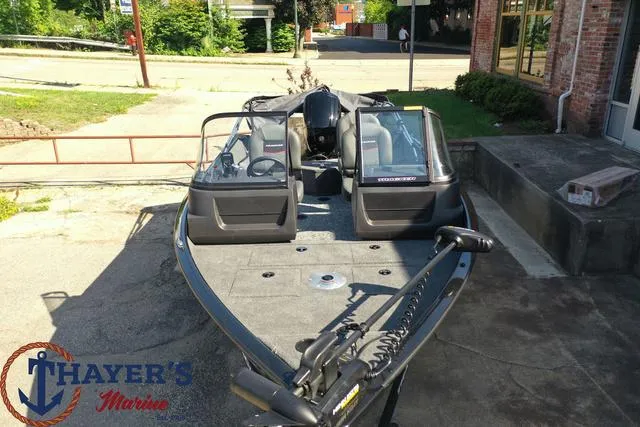 Slide: The Image of 2024 Tracker Pro Guide™ V-16 WT boat at Thayer's Marine. - 41