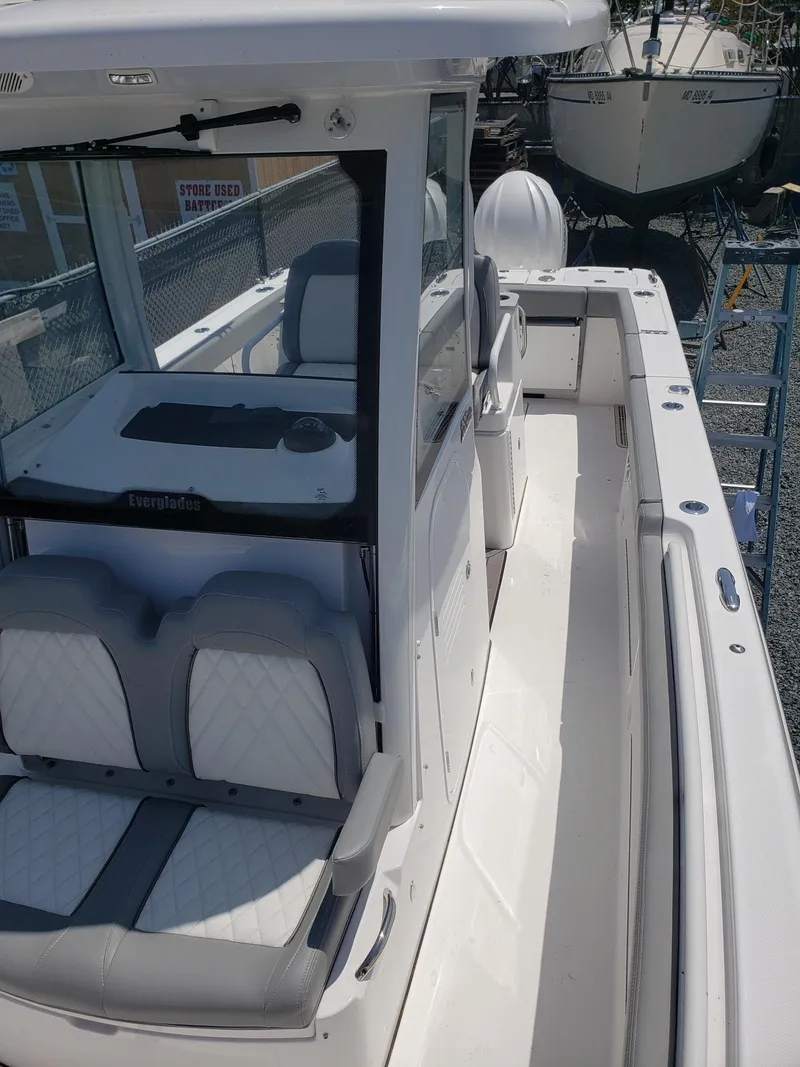 Slide: The Image of 2023 Everglades 285CC boat with sleek design and spacious seating. - 17