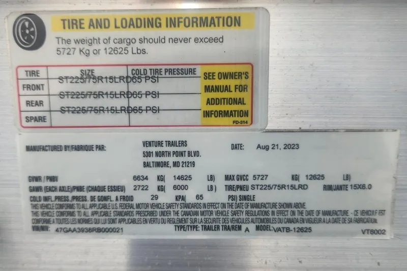 Slide: The Image of Tire and loading information label for 2023 Everglades 285CC, detailing pressure and weight limits. - 34