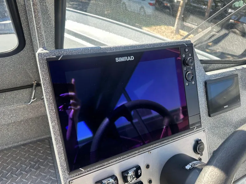 Slide: The Image of Simrad display on 2025 KingFisher 2225 Escape HT boat dashboard. - 41