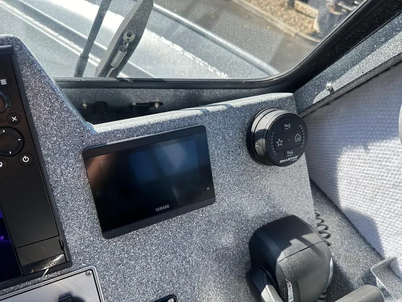 Slide: The Image of Control panel of 2025 KingFisher 2225 Escape HT boat with Yamaha display and SeaStar controls. - 43
