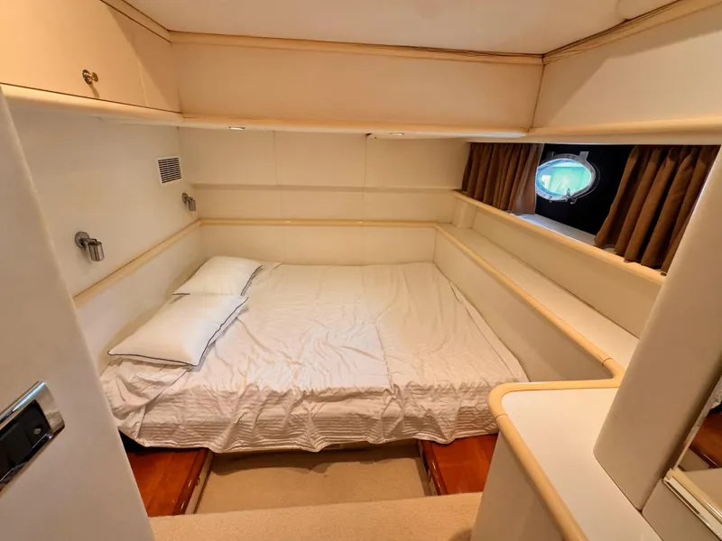 Slide: The Image of Cozy bedroom in 1995 Sunseeker MANHATTAN yacht with double bed and porthole window. - 20
