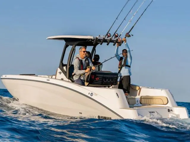 Slide: The Image of 2024 Yamaha Boats 255 FSH Sport H fishing boat on the ocean. - 3