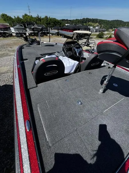 Slide: The Image of 2022 Triton 20 TRX MIDWAY fishing boat with spacious deck and seating. - 5