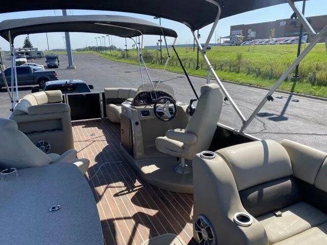 Slide: The Image of 2015 Silver Wave 250 Island SB Tri-Toon boat with spacious seating and modern helm. - 5